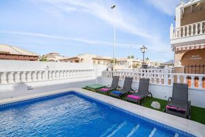 Poolen vid eller i närheten av Luxury Villa - Large Private Pool - Cabo Roig Strip