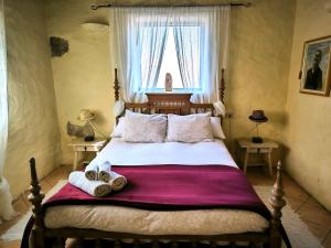 a bedroom with a large bed with towels on it at Villa El Perinqué in Femés