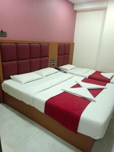 Postel nebo postele na pokoji v ubytování Hotel airport annex