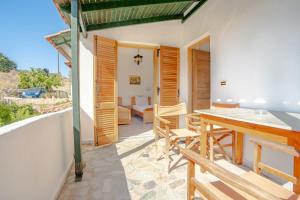 Balkón nebo terasa v ubytování Athina Villas