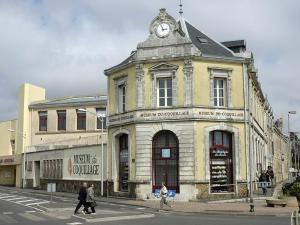 a building with a clock on the top of it at T2 Rénové avec Terrasse à 200m de la Plage, Proche Commerces - Les Sables-d'Olonne - FR-1-92-814 in Les Sables-dʼOlonne