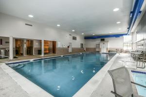 a large swimming pool in a hotel room at Decatur 1806 in Keystone
