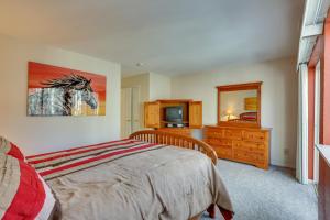 En eller flere senge i et værelse på Frisco Townhome Close to Ski Resorts and Hiking