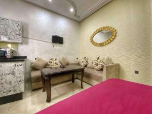Posezení v ubytování Velasquez Appart Hotel 4