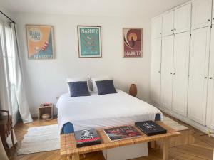 Posteľ alebo postele v izbe v ubytovaní Au pied de Montmartre