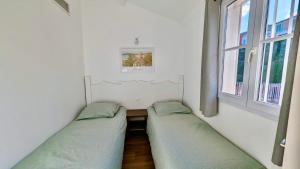 Cama o camas de una habitación en Les Restanques Cabrière 3123 vue mer 3 chambres
