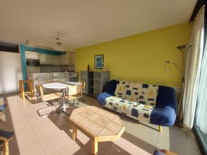 a living room with a bed and a table at Studio Zeedijk Koksijde in Koksijde