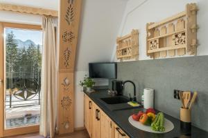 Kuchyňa alebo kuchynka v ubytovaní Rent like home - Hidden Hill Szymaszkowa 12