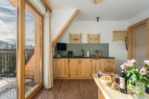 Kuchyňa alebo kuchynka v ubytovaní Rent like home - Hidden Hill Szymaszkowa 12