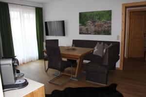 TV a/nebo společenská místnost v ubytování Alpen Apartments Zell am See