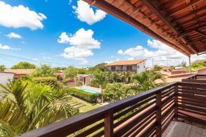 uma vista da varanda de uma casa em Pousada Villa Martins em São Miguel do Gostoso