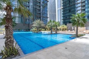 Bazén v ubytování Marina Gate marvelous 2 bedroom apartment nebo v jeho okolí