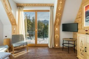 Televízia a/alebo spoločenská miestnosť v ubytovaní Rent like home - Hidden Hill Szymaszkowa 12