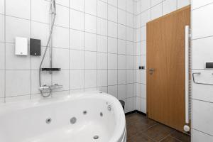 Koupelna v ubytování Máni Apartments