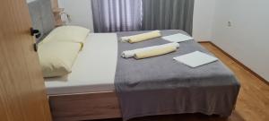 Кровать или кровати в номере Apartments Dinko