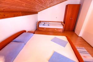 Кровать или кровати в номере Apartments Dinko