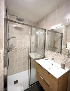 a bathroom with a shower and a sink and a tub at T2 Hyper centre 3 étoiles Rue du Casino in Aix-les-Bains
