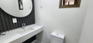 Ванна кімната в Maré cheia Apto 404