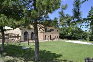 A garden outside Agriturismo Forestale Luti