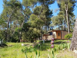 Youcamp Village - Marseille Provence外面的花园
