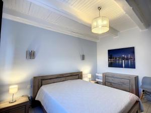 Posteľ alebo postele v izbe v ubytovaní Maison F4 avec terrasse, parking et animaux acceptés - FR-1-451-185