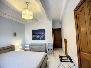 Posteľ alebo postele v izbe v ubytovaní Maison F4 avec terrasse, parking et animaux acceptés - FR-1-451-185