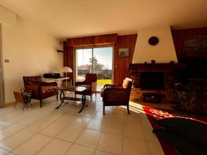 Posedenie v ubytovaní Maison spacieuse à Olonne-sur-Mer avec jardin clos, proche plages et commerces, idéale familles - FR-1-197-560