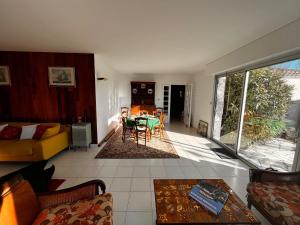 Posedenie v ubytovaní Maison spacieuse à Olonne-sur-Mer avec jardin clos, proche plages et commerces, idéale familles - FR-1-197-560