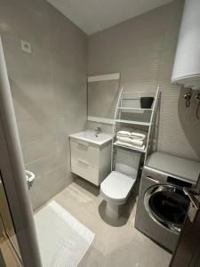 Vannituba majutusasutuses Apprt ima 1bed front station TGV