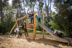 Youcamp Village - Marseille Provence的儿童游玩区