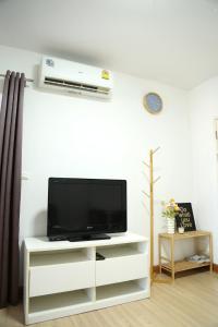 a living room with a television on a white entertainment center at Cozy room in Khlongluang in Khlong Luang