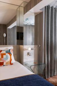 Le 7 Eiffel Hotel by Malone客房内的一张或多张床位
