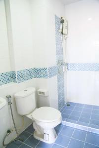 a bathroom with a toilet and a shower at Cozy room in Khlongluang in Khlong Luang