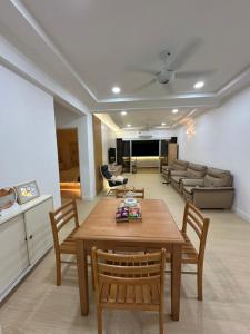 a living room with a table and chairs and a couch at MUJI’Homestay Bukit Tinggi in Bentong