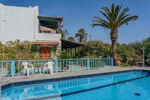 Bazén v ubytování Athina Villas nebo v jeho okolí