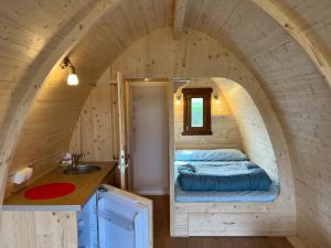 Postel nebo postele na pokoji v ubytování Camping Deva + 37 fotografií