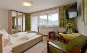 Postel nebo postele na pokoji v ubytování Hotel Theresia Garni
