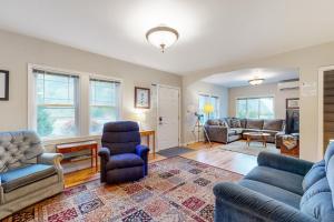 a living room with two couches and chairs at Cliff Retreat in Rockaway Beach