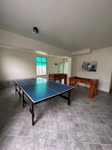 an empty room with a ping pong table in it at Desfrute bons momentos a beira mar com diária 24h in Caraguatatuba
