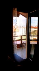 widok z okna pokoju z balkonem w obiekcie Σοφίτα " Μαργαρίτα " w mieście Tríkala