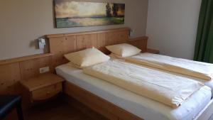 Postel nebo postele na pokoji v ubytování Alpen Apartments Zell am See