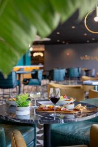 a table with food and wine glasses on it at Holiday Inn - Chicago Dwtn - The Mart by IHG in Chicago