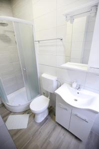 Ein Badezimmer in der Unterkunft Sites Of Zadar Rooms