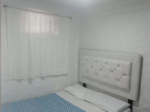 Ein Bett oder Betten in einem Zimmer der Unterkunft HOSPEDAJE VILLA CAMPESTRE "ALONDRA" Parqueo Privado GRATIS!