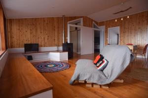 a living room with a couch and a chair at Casa da Paula in Horta
