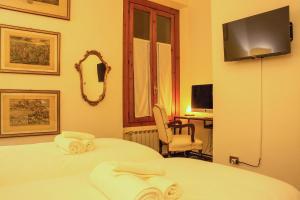 Postel nebo postele na pokoji v ubytování Double Room Charme Milano Central Station