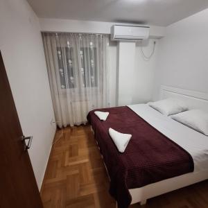 En eller flere senge i et værelse på Luks apartment