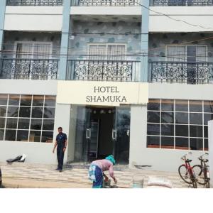 two people standing outside of a hotel shirmka at SHAMUKA HOTEL in Puri