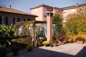 a garden in front of a house with plants at All’Altana b&b apartment in Marghera