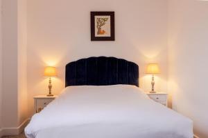 a bedroom with a large white bed with two lamps at Boutique Vertigo Apartment Central Kingston/London in Kingston upon Thames